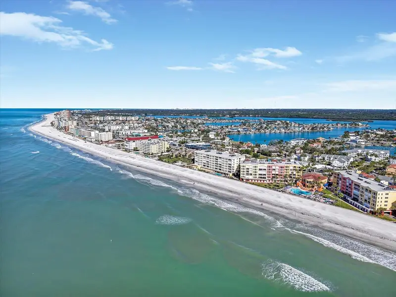 135 Bath Club Cir, FL