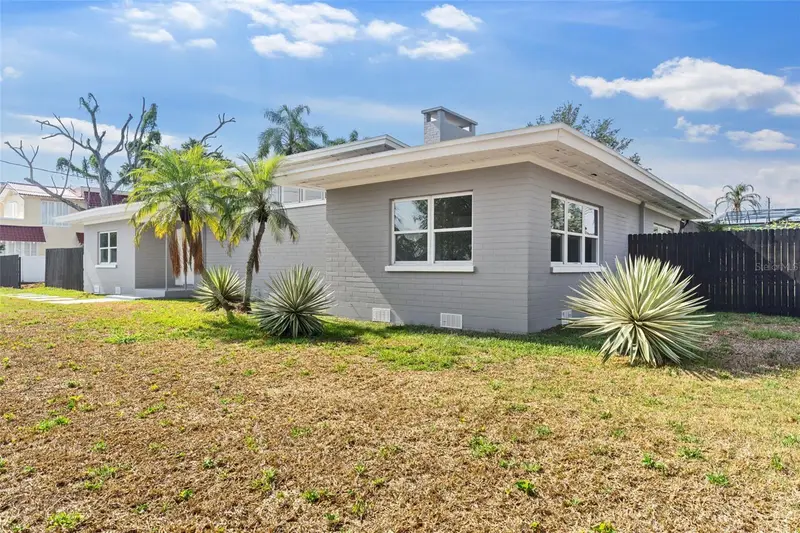 837 E Edgewood Dr, FL