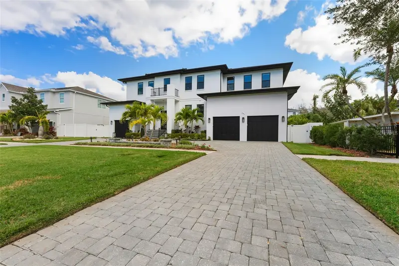 481 W Davis Blvd, FL