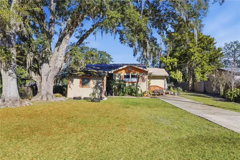 872 Lake Shore Ter, FL