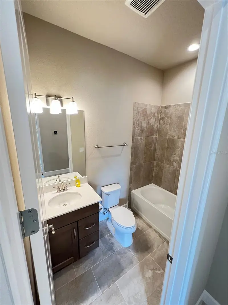 32 Longridge Ln, FL