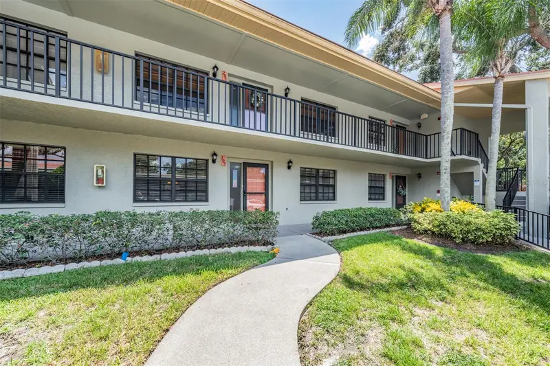 2020 Lakeview Dr #105, FL
