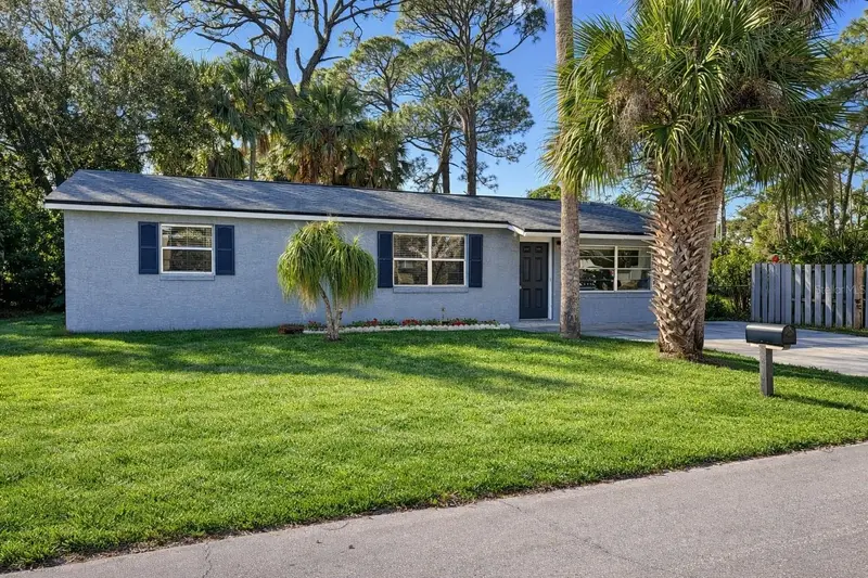 1806 James St, FL