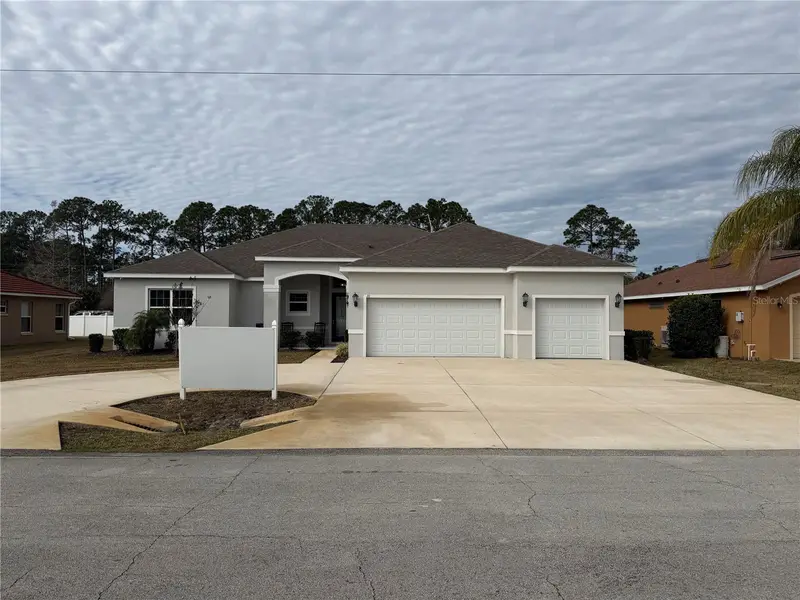 10 Point Of Woods Dr, FL
