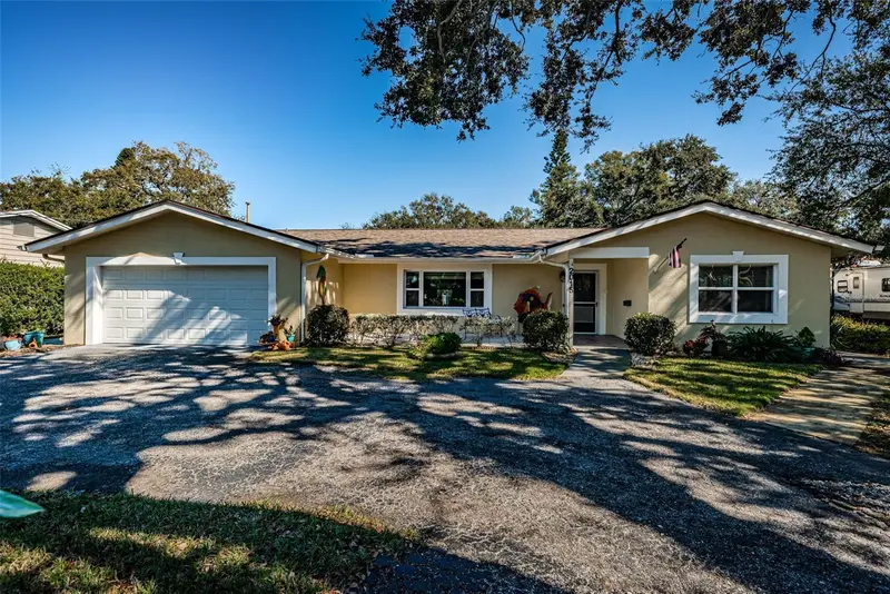 2015 Park St N, FL