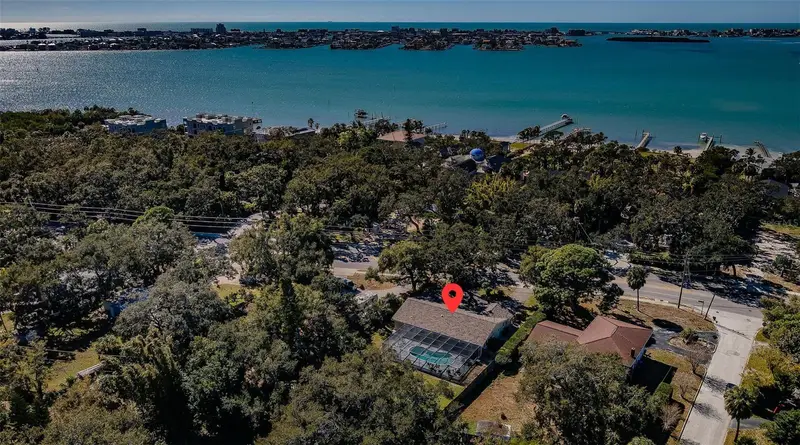 2015 Park St N, FL