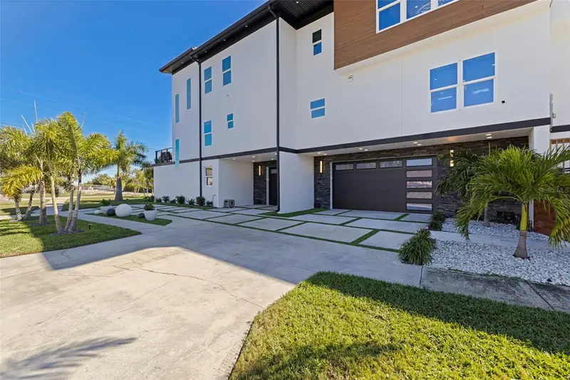 6062 Bayou Grande Blvd Ne, FL