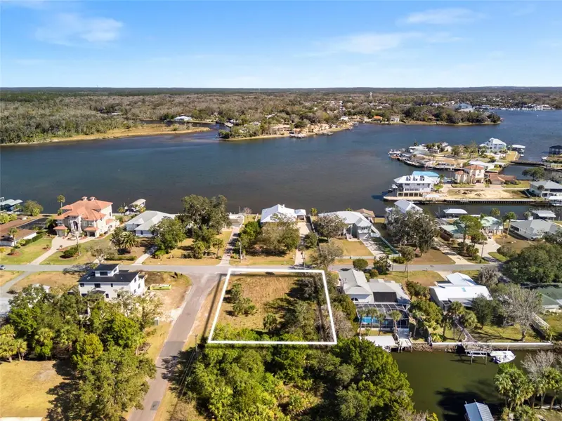 2262 N Watersedge Dr, FL