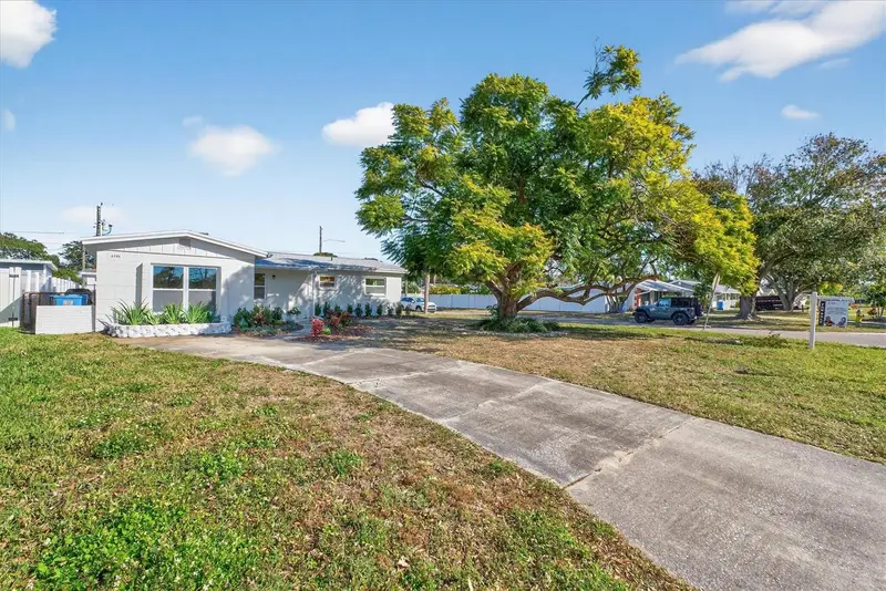 5701 14th Ave N, FL