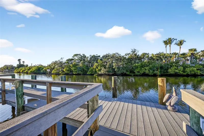 5424 America Dr, FL