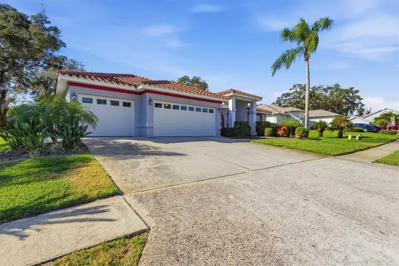 716 Woodmont Dr, FL