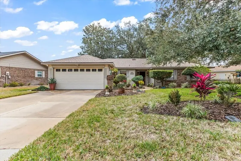 923 Northbrook Dr, FL