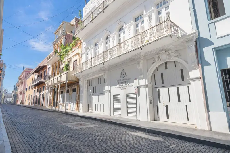 205 Luna, PR
