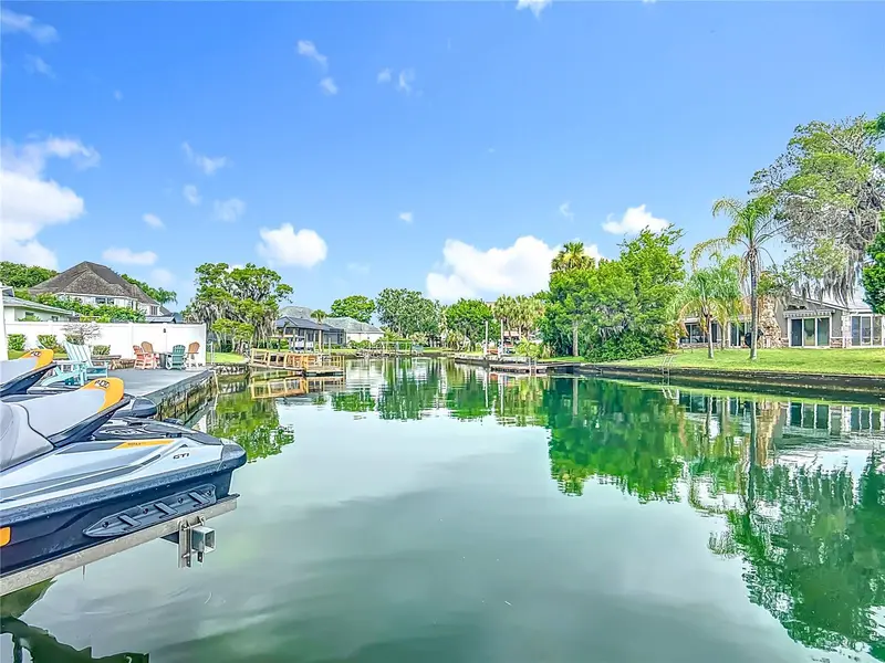 823 Sw Kings Bay Dr, FL