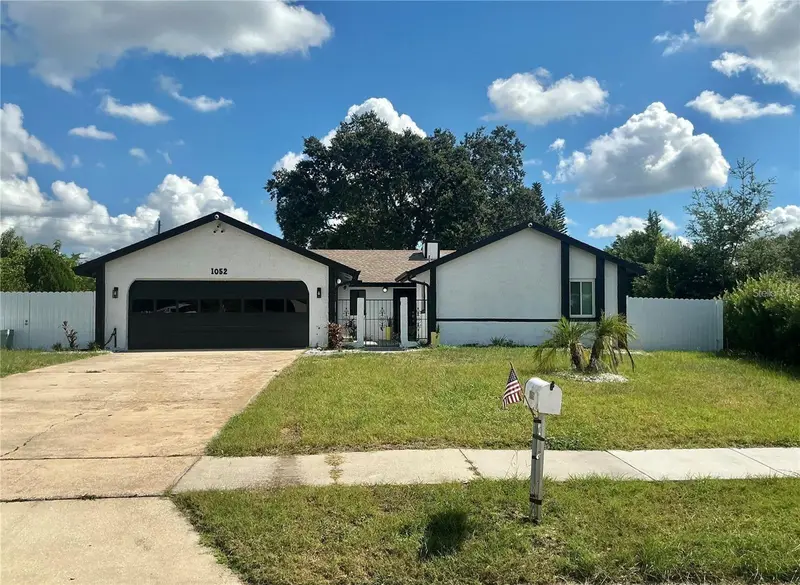 1052 Manchester Cir, FL