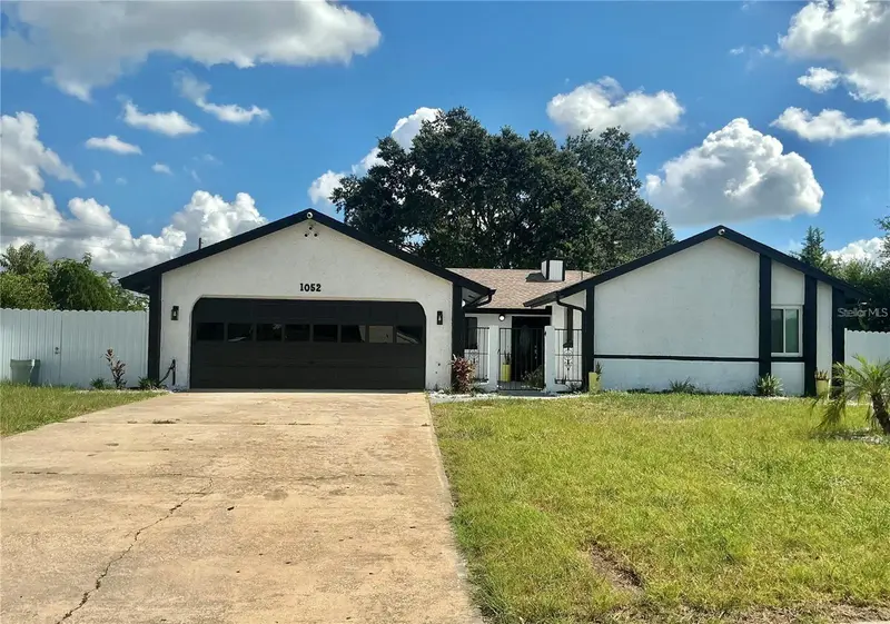 1052 Manchester Cir, FL