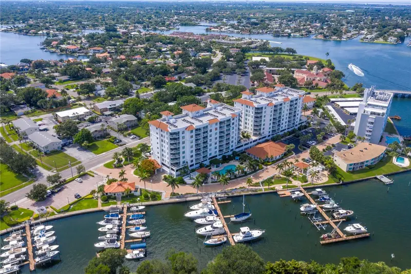 1325 Snell Isle Blvd Ne #302, FL