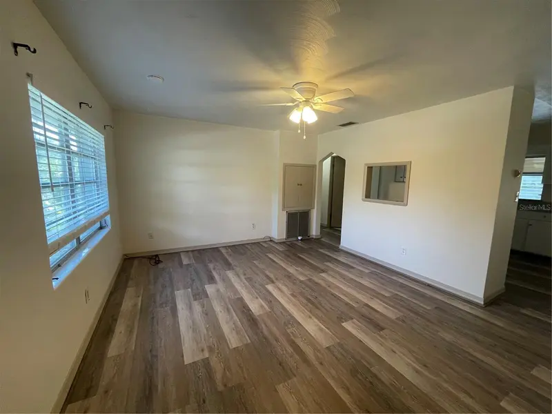 143 E South St, FL