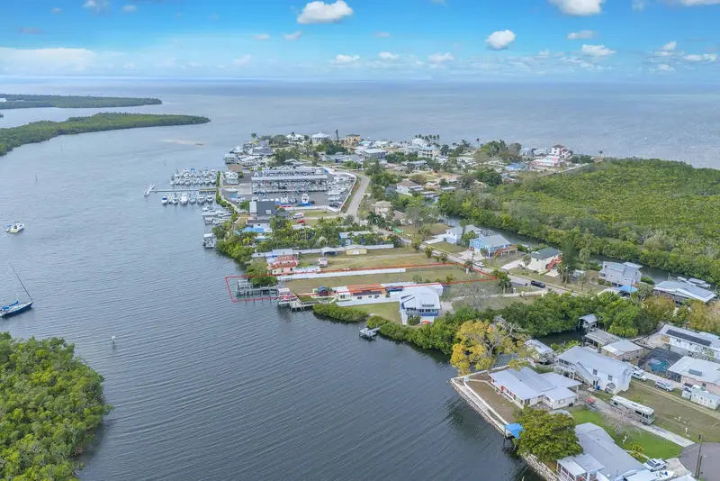 3304 W Shell Point Rd, FL