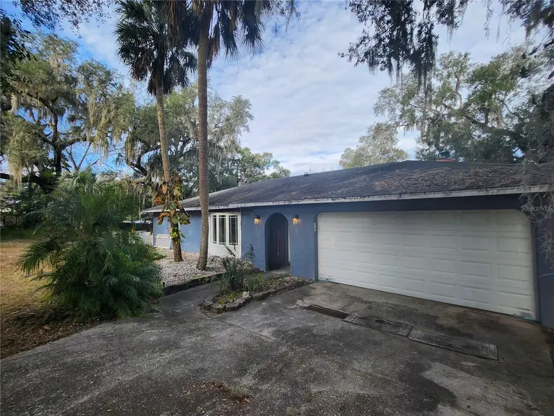 Silver Springs Shores pending
