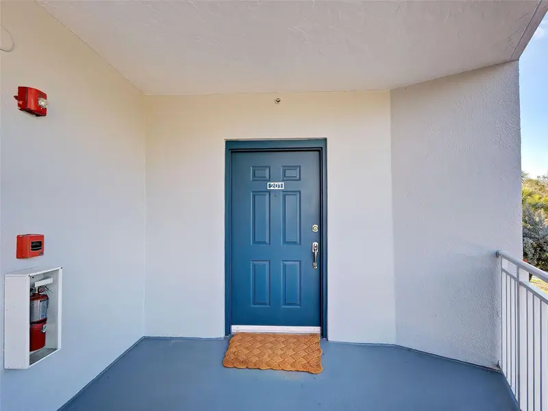 516 Tamiami Trl S #201, FL