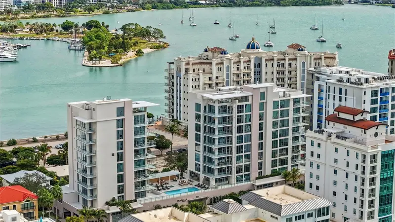 253 Golden Gate Pt #701, FL