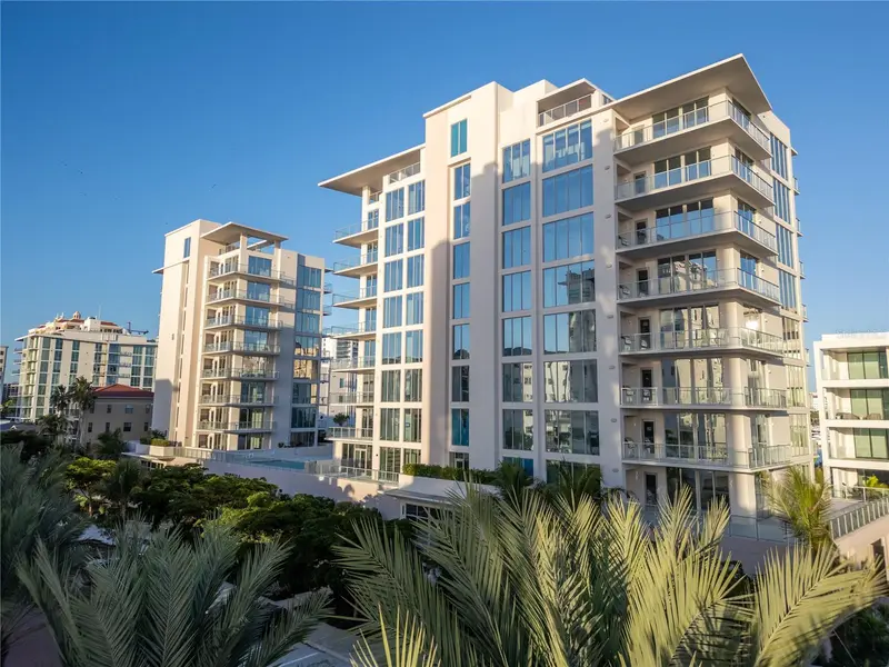 253 Golden Gate Pt #701, FL