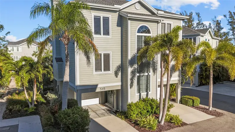 515 Forest Way, FL