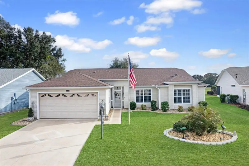 25233 Lost Oak Circle, FL