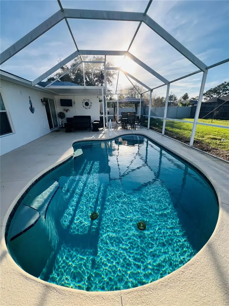 8 Firethorn Ln, FL