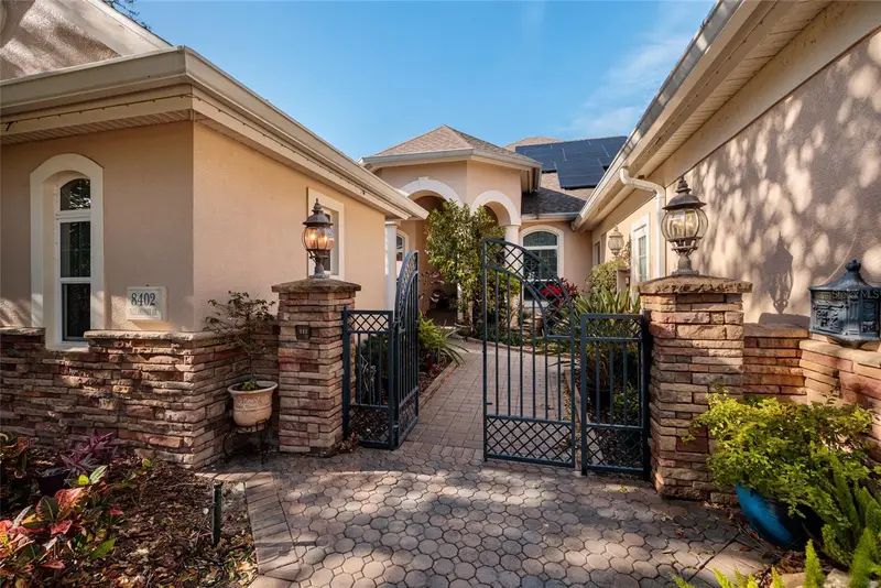 8402 Tallahassee Dr Ne, FL