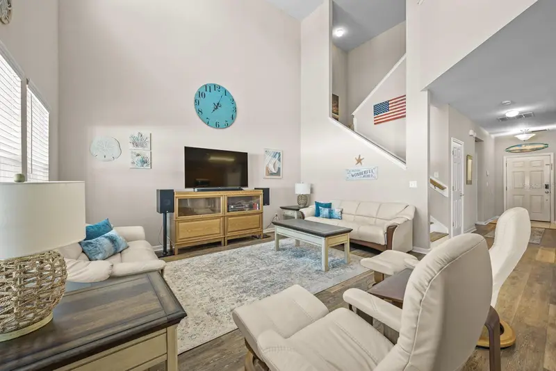 466 Wooded Crossing Cir, FL