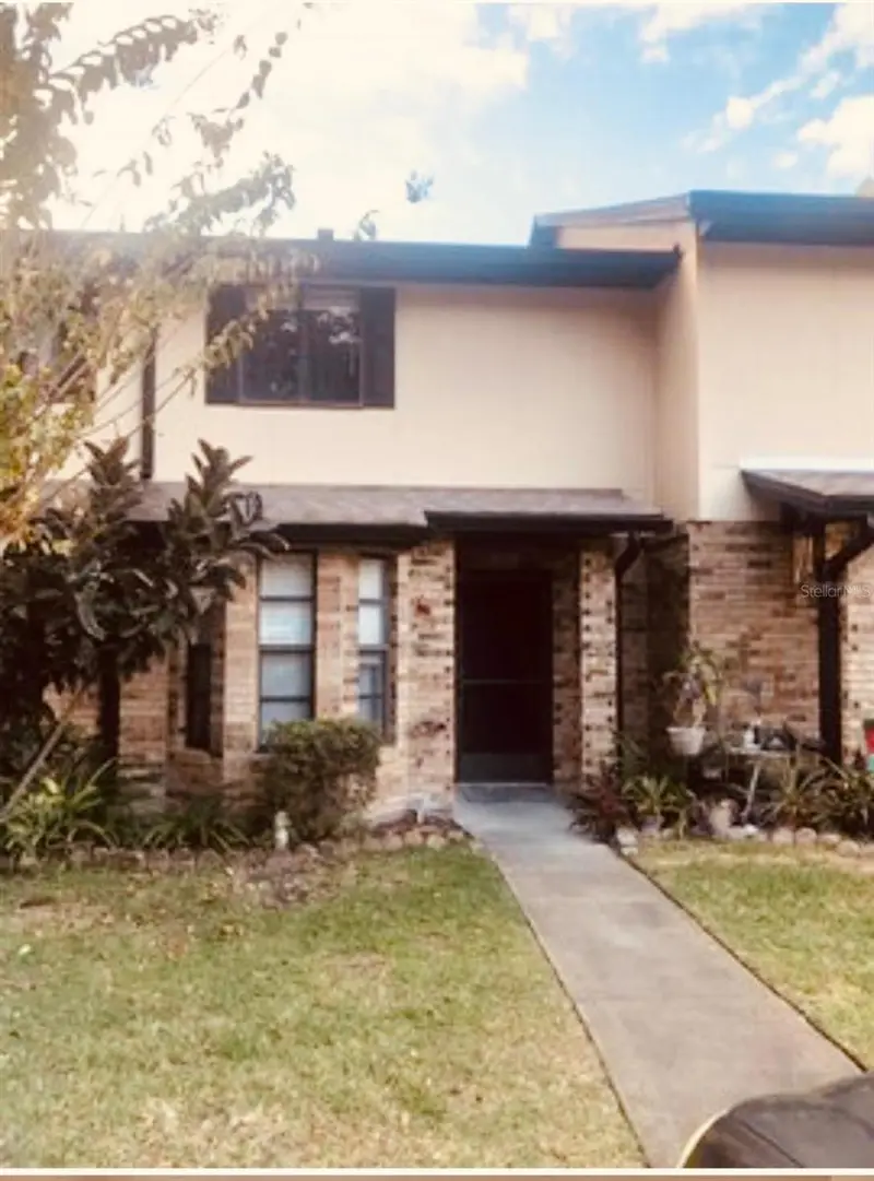 1808 Foxhall Cir #1808, FL
