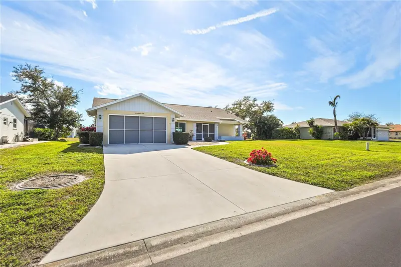 208 Annapolis Ln, FL