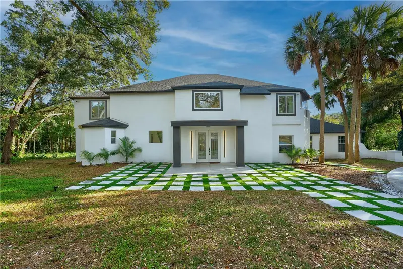 305 Sweetwater Club Cir, FL