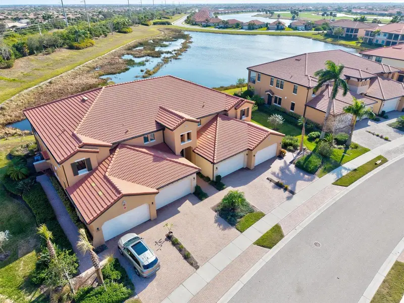 23516 Awabuki Dr #201, FL