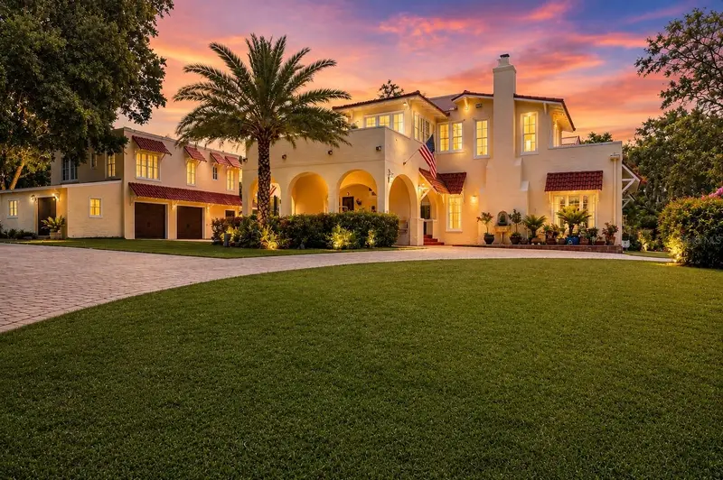 845 E Edgewood Dr, FL