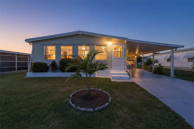 537 La Playa Cir, FL