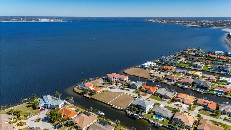 7 Tropicana Dr, FL