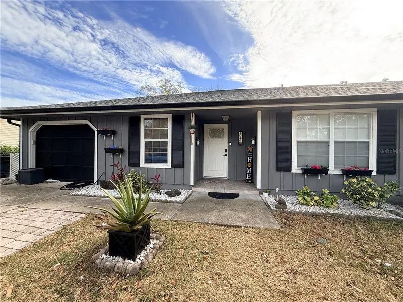 1046 W Samms Ave, FL