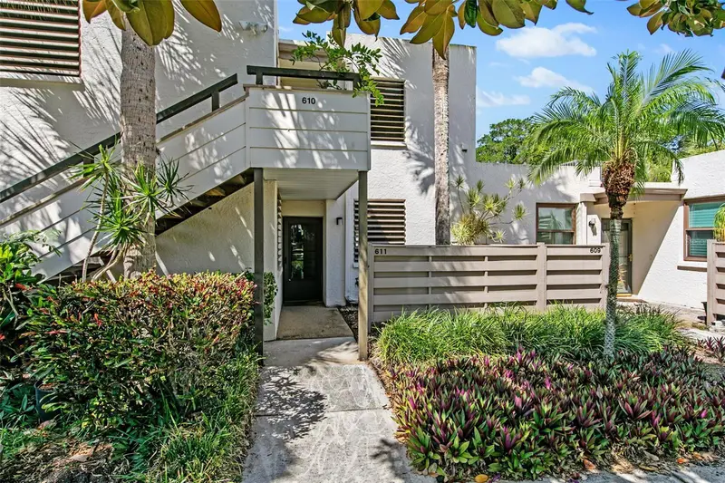 611 Woodlawn Dr #611, FL