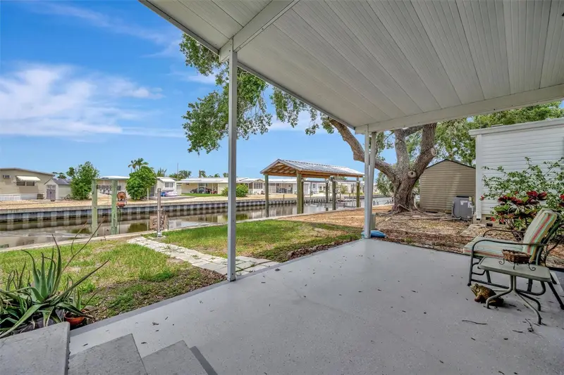 106 N Saint George Cir, FL