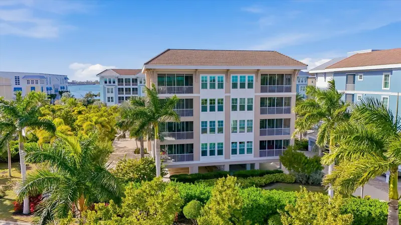 395 Aruba Cir #303, FL