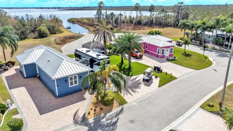 3272 Fish Hawk Dr, FL