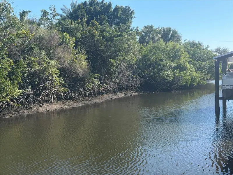2402 Larkspur Drive, FL