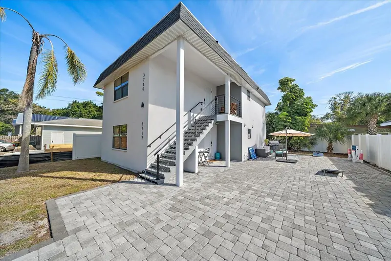 3710 Iroquois Ave, FL