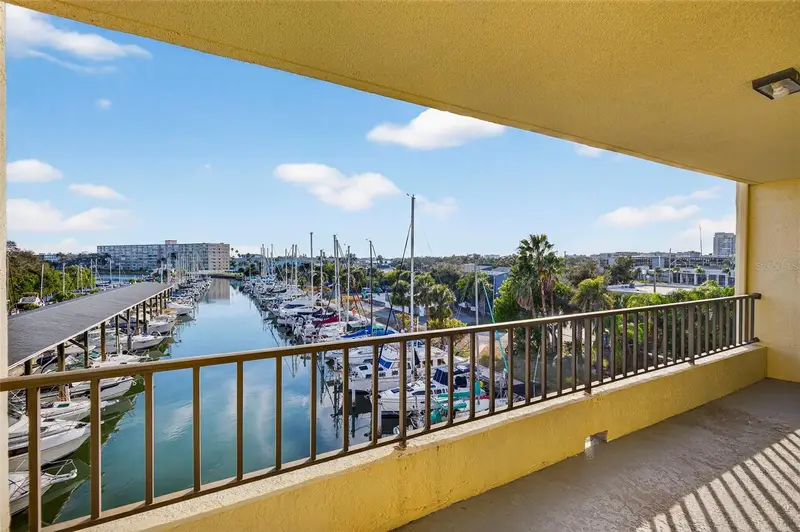 1750 Harbor Pl S #303, FL