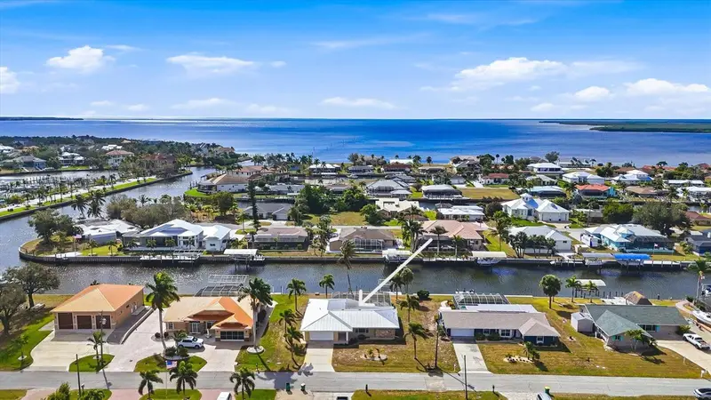 133 Colonial St Se, FL