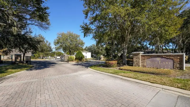 201 W Blue Water Edge Dr, FL
