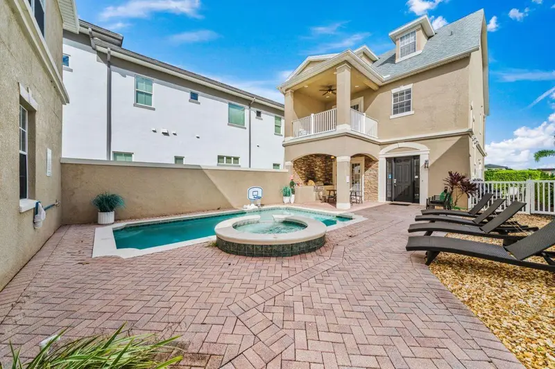 1525 Corolla Ct, FL